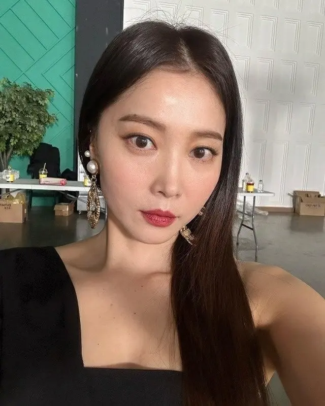 女優オ・ユナ、マネキンよりマネキンみたいだね…コーラ瓶と同じ“Sライン”（画像提供:wowkorea）