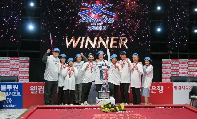 BlueOneが優勝後に記念セレモニーをおこなっている。（画像提供:wowkorea）