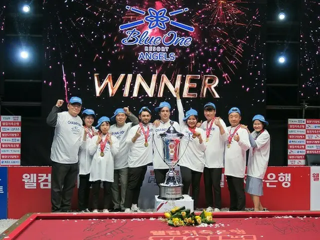 BlueOneが優勝後に記念セレモニーをおこなっている。（画像提供:wowkorea）