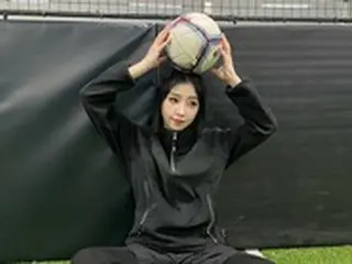 歌手コン・ミンジ（元2NE1）、「驚きの知らせ」…サッカーバラエティーへの合流を知らせる