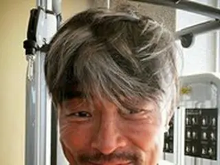 “サランちゃんパパ”秋山成勲47歳 、今日も運動…「おじさん無視しないで」