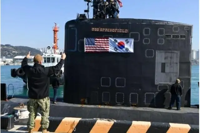 釜山の作戦基地に入港した米原子力潜水艦「スプリングフィールド」（米太平洋艦隊のＳＮＳより）＝（聯合ニュース）≪転載・転用禁止≫