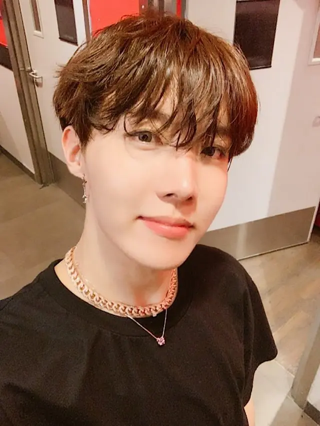「BTS」J-HOPE、JINに次いで軍隊に行く（画像提供:wowkorea）