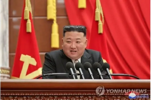 朝鮮労働党中央委員会総会に出席した金正恩氏＝（朝鮮中央通信＝聯合ニュース）≪転載・転用禁止≫