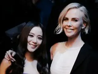JISOO（BLACKPINK）、シャーリーズ・セロンがボディーガード？… ワールドクラスの人脈