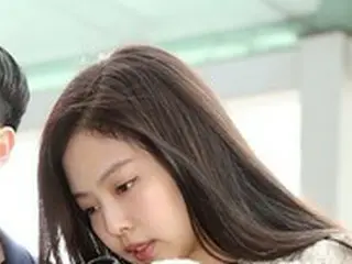 「BLACKPINK」JENNIE、顔に負傷「運動中に足を踏み外し転ぶ」