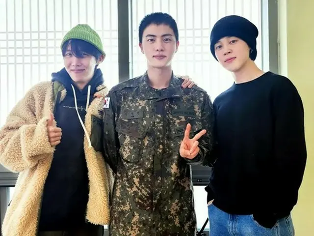 「BTS（防弾少年団）」JIMIN＆J-HOPE、入隊中のJINの面会に…久しぶりのスリーショットにARMY感動（画像提供:wowkorea）