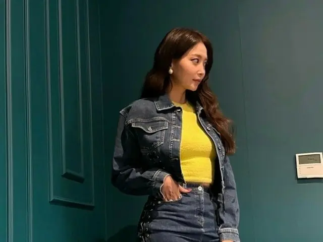 女優オ・ユナがセクシーなプロポーションを披露している。（画像提供:wowkorea）