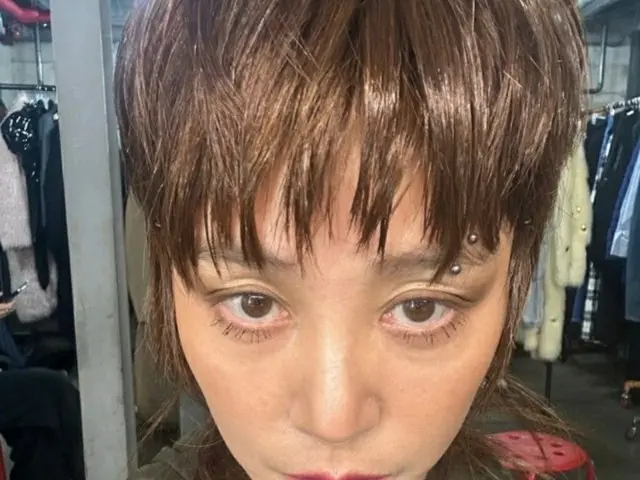 女優キム・ソンリョン、あちこちにピアスで衝撃的な顔の変化…ショートカットで洗練された美しさ（画像提供:wowkorea）