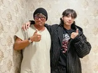 “サランちゃんパパ”秋山成勲、JUNG KOOK（BTS)とのツーショットでご満悦 …「すごくカッコよくて礼儀正しい」