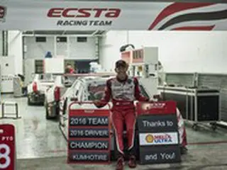 歌手兼レーサーのキム・ジンピョ、10年務めたECSTA RACING TEAM監督を退任