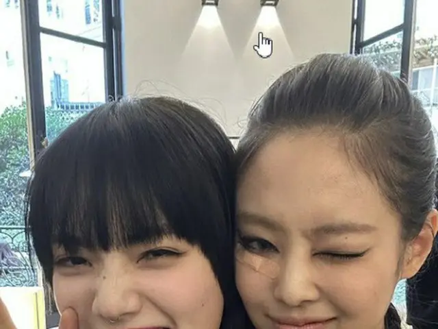 「BLACKPINK」JENNIE、女優の小松菜奈と仲良く自撮りにネットユーザーも驚き（画像提供:wowkorea）