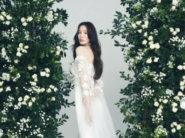 俳優ナム・グンミンと結婚”結婚チン・アルム、”遅れて”ウェディングフォト公開（画像提供:wowkorea）