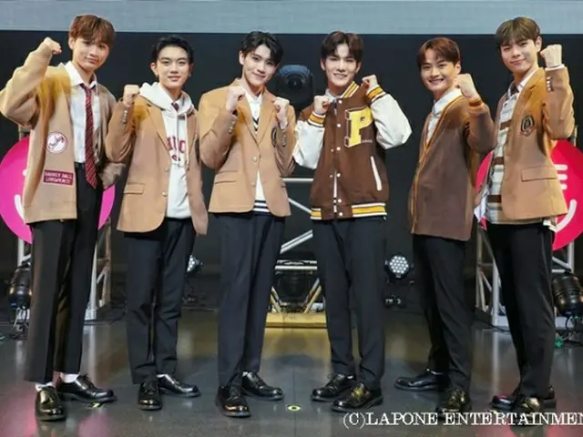 「DXTEEN」左から田中、平本、大久保、谷口、寺尾、福田