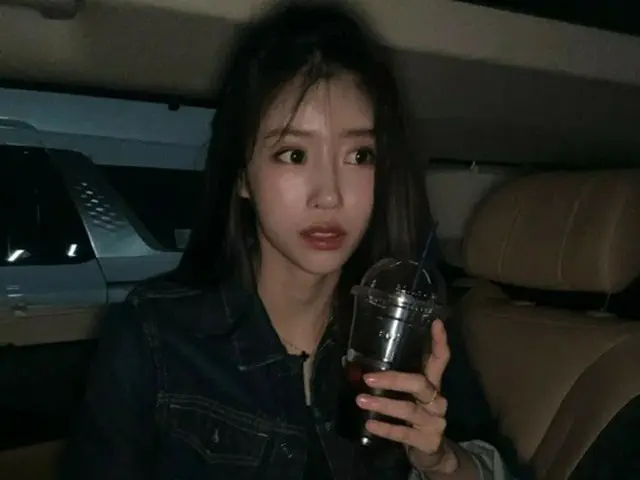 イ・ミジュ（LOVELYZ）、車内でのリラックススタイルは”デニム・オン・デニム”（画像提供:wowkorea）