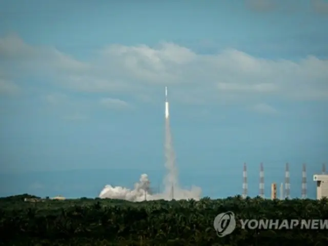打ち上げられる「ハンビッＴＬＶ」（ブラジル空軍提供）＝（聯合ニュース）≪転載・転用禁止≫