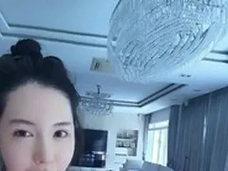 “タイの財閥2世と結婚”女優シン・ジュア、ここは宮殿？ラグジュアリーなリビング公開