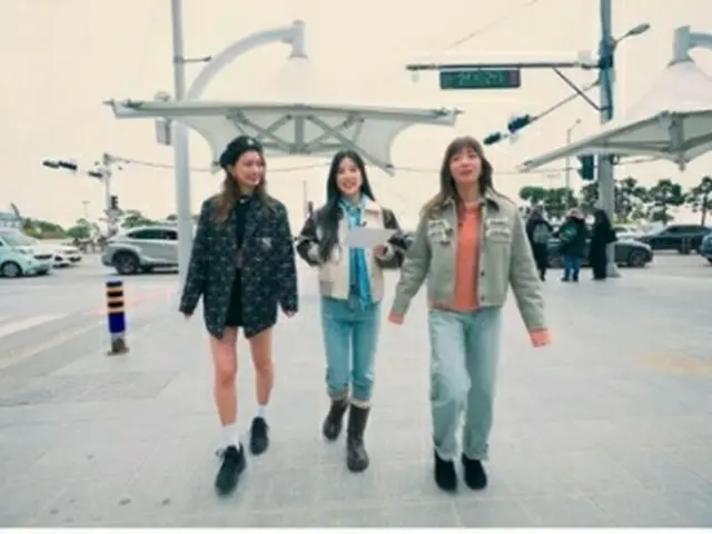 Ａｐｉｎｋのチョロンとボミ、日本のインフルエンサーが出演する釜山観光ＰＲ映像のワンシーン（釜山市提供）＝（聯合ニュース）≪転載・転用禁止≫