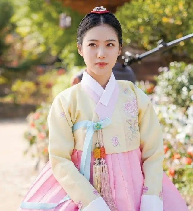 “完璧変身”女優シン・イェウン、これがヨンジン（ザ・グローリー）と同じ人？「コッソンビ熱愛史」で共演のカン・フンと仲良くツーショット（画像提供:wowkorea）