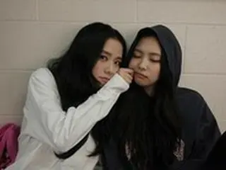 「BLACKPINK」JENNIE、JISOOのソロデビューアルバムを応援…「めまいがするから早くリリースして」