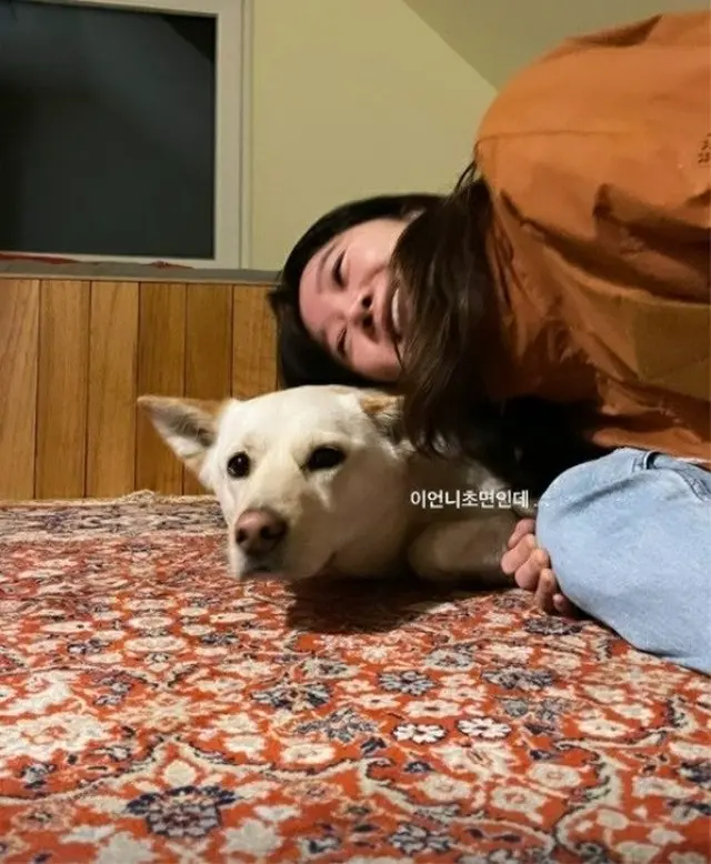 女優コン・ヒョジン、初めて見た子犬にほほ笑み攻撃..ものすごい”親和力”（画像提供:wowkorea）