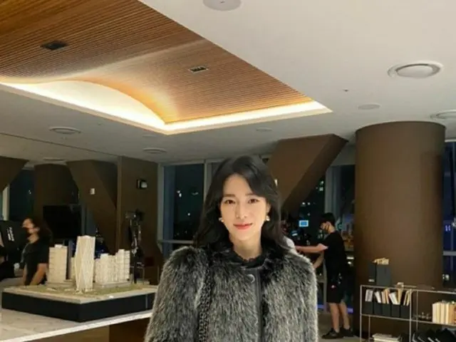 女優イム・ジヨン、ドラマ「ザ・グローリー」の撮影現場オフショットで「一押しコーデ」…共演のソン・ヘギョも没入度満点のコメント（画像提供:wowkorea）