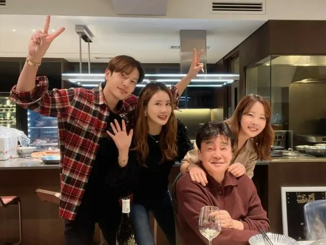 “5月結婚”イ・ダヘ＆SE7EN、ペク・ジョンウォン夫妻のごちそうで“お祝い”に感謝… 幸せな近況公開（画像提供:wowkorea）