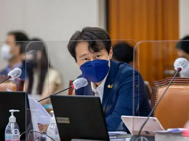 李誕煕、共に民主党議員（画像提供:wowkorea）