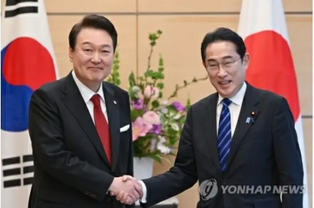 尹錫悦大統領（左）は16日に東京で岸田文雄首相と首脳会談を行った（資料写真）＝（聯合ニュース）