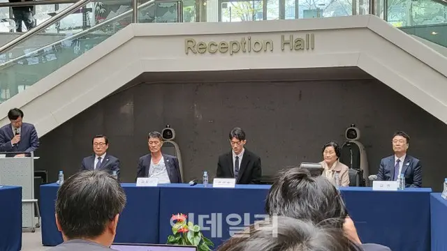 「5・18民主化運動」の被害者に会った全斗煥元大統領の孫、チョン・ウウォン氏＝韓国（画像提供:wowkorea）