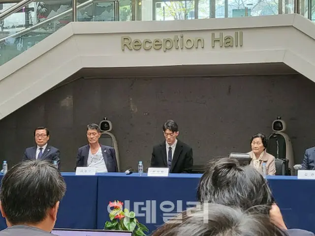 「5・18民主化運動」の被害者に会った全斗煥元大統領の孫、チョン・ウウォン氏＝韓国（画像提供:wowkorea）