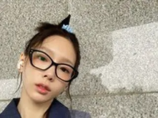 「少女時代」テヨン、ナチュラルな姿でファンにあいさつ…驚きの小顔感