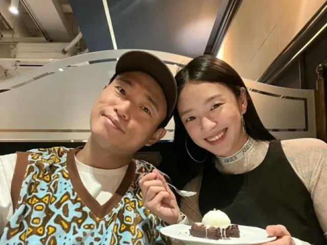 ラッパーのケリ（Leessang）夫婦、結婚6周年のカップルリング…「これからも仲良く老いていこう」（画像提供:wowkorea）