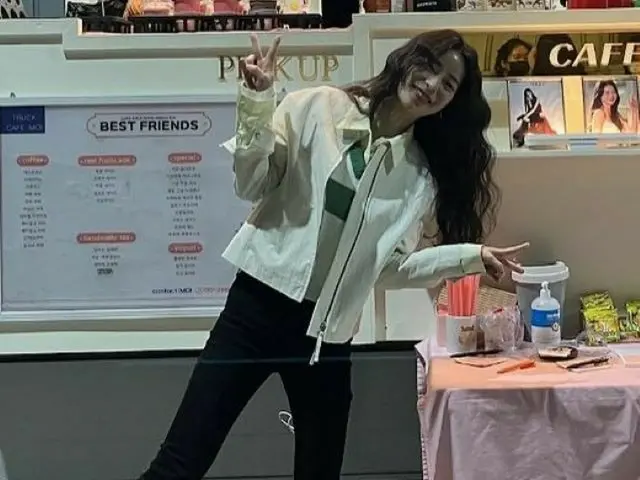 “俳優イ・ドヒョンと交際中”女優イム・ジヨン、スタッフからのおやつカーに感謝…愛されオーラ？幸せな笑顔輝く（画像提供:wowkorea）