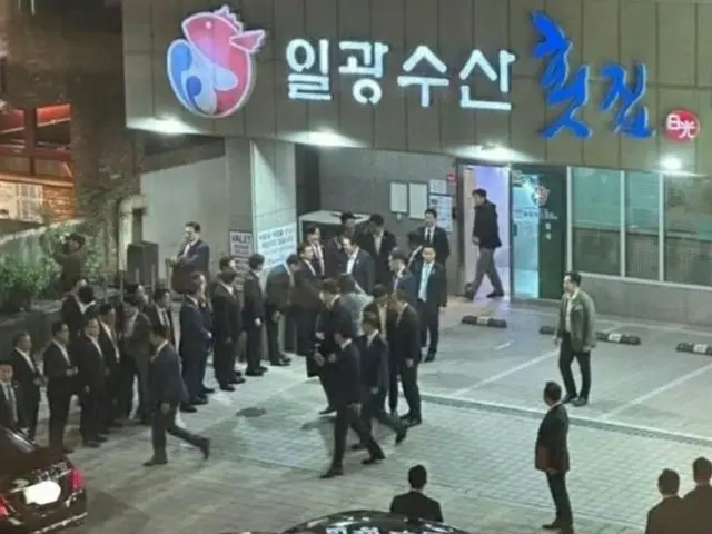 韓国野党、尹大統領夕食会の刺身店「店名が旭日旗象徴」と主張…与党「フェイクニュース」と反発（画像提供:wowkorea）