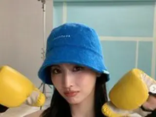 「TWICE」モモ、フォロワーたちのハートをノックアウト？グラマラスボディ際立つオフショット公開