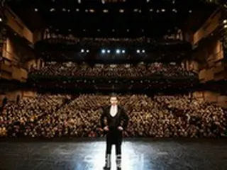 俳優チョ・スンウ、ミュージカル「オペラ座の怪人」観客150万突破…セレモニー写真を公開