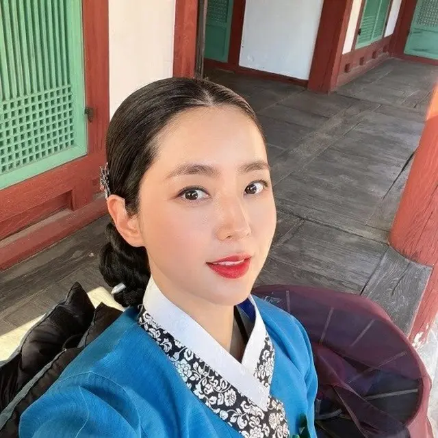 女優ハン・チェア、端麗な韓服姿で際立つ美貌…撮影中の認証ショット公開（画像提供:wowkorea）