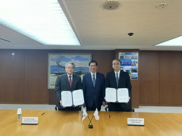 左から、韓国海運協会のヤン・チャンホ副会長、日本船主協会の友田圭司副会長、同協会の森重俊也理事長（画像提供:wowkorea）