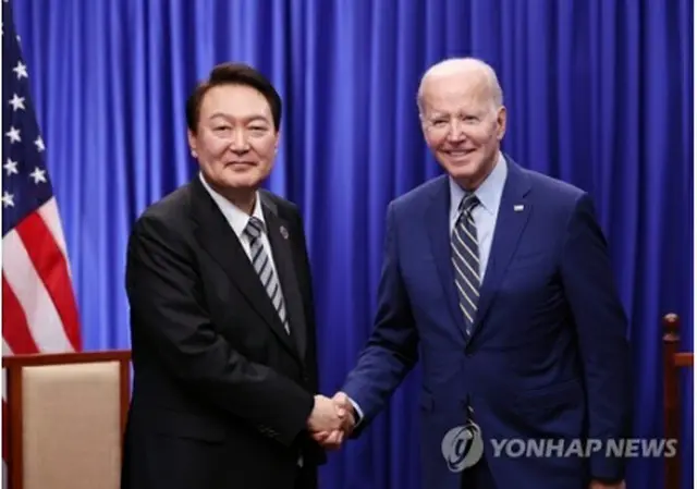 韓国の尹大統領（左）と米国のバイデン大統領（資料写真）＝（聯合ニュース）