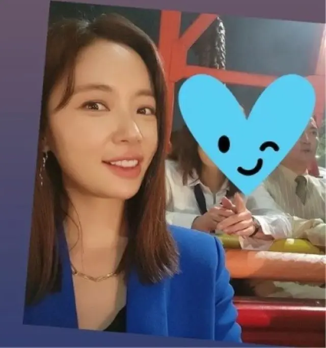 “2児のママ＆ドラマ復帰”女優ファン・ジョンウム、夫のイ・ヨンドン氏も惚れ直す？清純美際立つ青ジャケットの近況（画像提供:wowkorea）