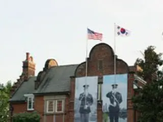 米ワシントンDCに現れた米韓同盟70周年を象徴する掲示物＝韓国報道
