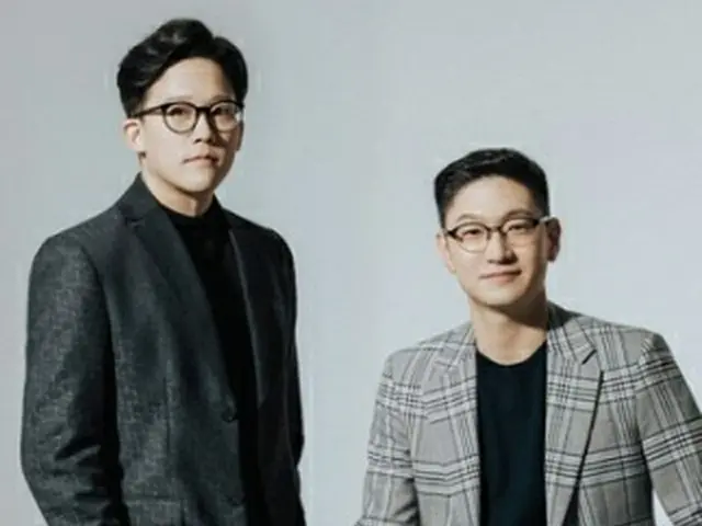 李聖洙（イ・ソンス）氏と卓栄俊（タク・ヨンジュン）氏（ＳＭエンタテインメント提供）＝（聯合ニュース）≪転載・転用禁止≫