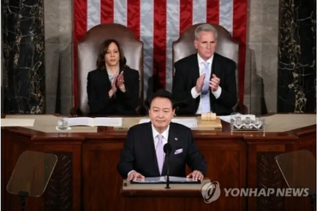 米上下両院合同会議で演説する尹大統領＝２７日、ワシントン（聯合ニュース）