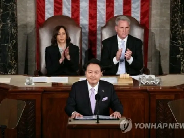 米上下両院合同会議で演説する尹大統領＝２７日、ワシントン（聯合ニュース）