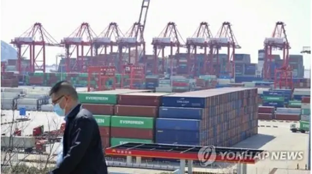 中国最大規模のコンテナ港である洋山深水港＝（聯合ニュース）