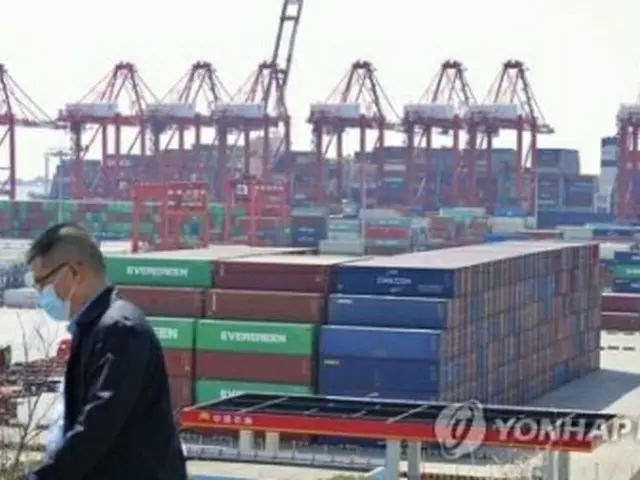 中国最大規模のコンテナ港である洋山深水港＝（聯合ニュース）