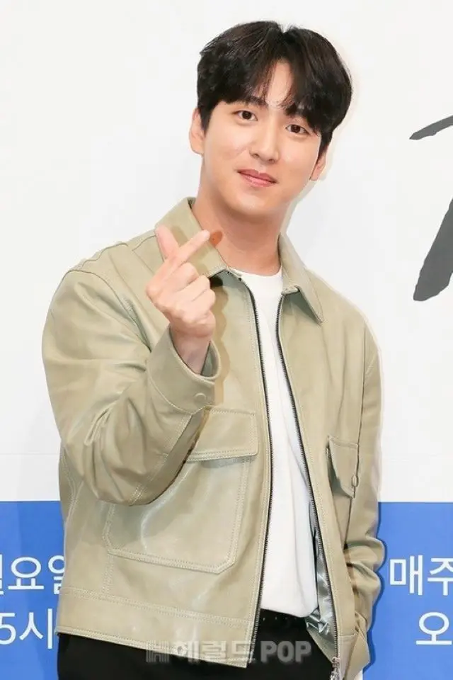 “現在30歳”俳優チャ・ソヌ（元B1A4・BARO）、「最後の制服だと思う…可能な限り着たい」＝ウェブドラマ「始まりは初めてのキス」に主演（画像提供:wowkorea）
