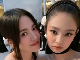 女優ソン・ヘギョ＆JENNIE（BLACKPINK）、韓国を代表するセレブリティの2ショットにネットユーザー「感動」