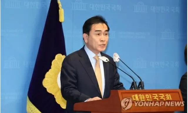 緊急記者会見を開いた太永浩氏＝３日、ソウル（聯合ニュース）